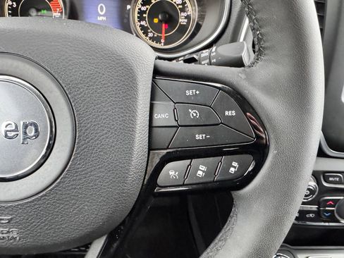 Used 2023 Jeep Cherokee Altitude Lux image 16