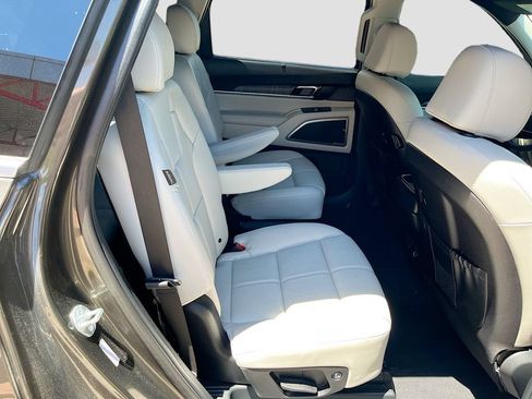 Used 2024 Kia Telluride EX w/ EX Captain's Chair Package AWD/4WD image 30
