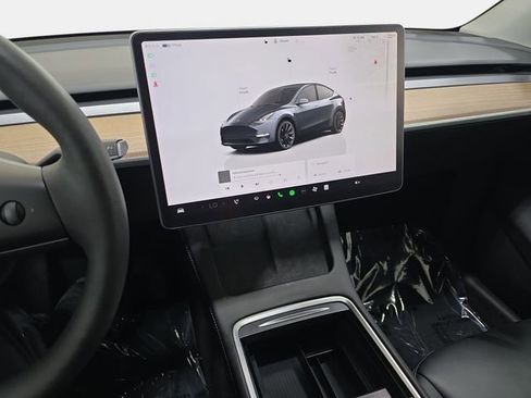 Used 2023 Tesla Model Y Long Range AWD/4WD image 19