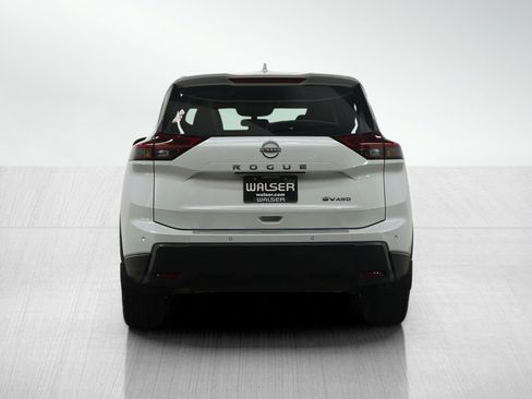 Used 2024 Nissan Rogue SV image 4