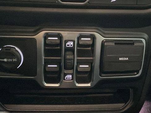 Used 2020 Jeep Wrangler Unlimited Sahara AWD/4WD image 30
