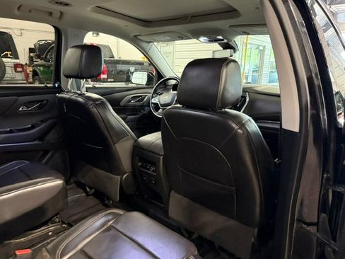 Used 2018 Chevrolet Traverse LT w/ LPO, 'HIT The Road' Package AWD/4WD image 17
