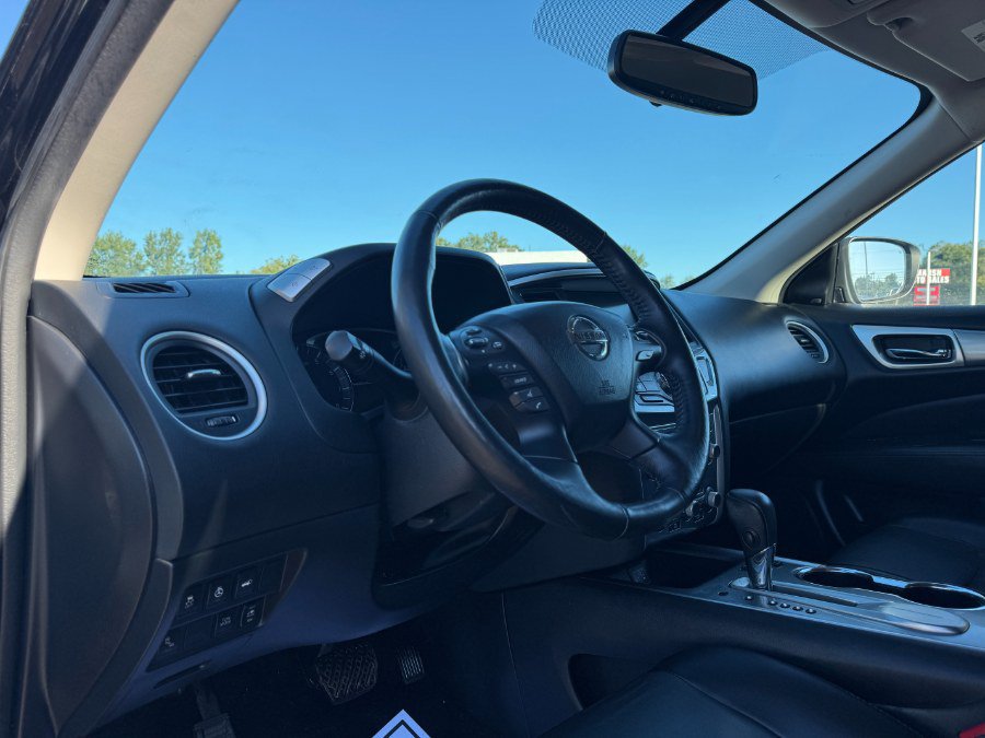 Used 2019 Nissan Pathfinder SL FWD image 14