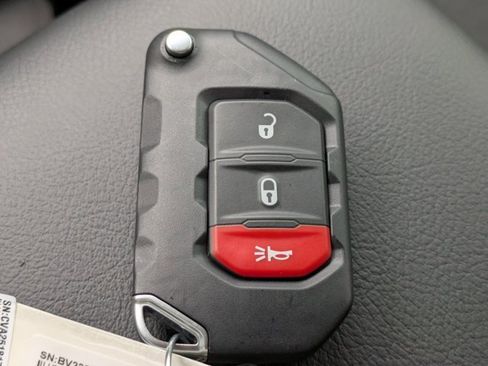 New 2025 Jeep Gladiator Sport image 25