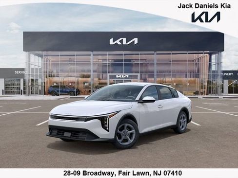 Certified 2025 Kia K4 FWD image 1