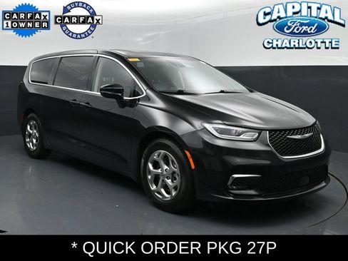 Used 2024 Chrysler Pacifica Limited FWD image 3