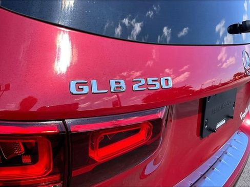 Used 2022 Mercedes-Benz GLB 250 w/ Premium Package Lite image 25