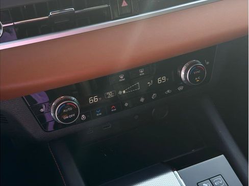 Used 2024 Mitsubishi Outlander SEL image 14