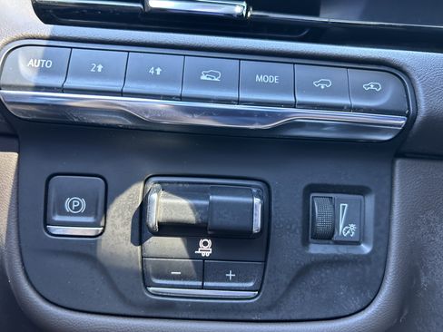 Used 2024 Cadillac Escalade ESV Premium Luxury w/ Performance Package image 25