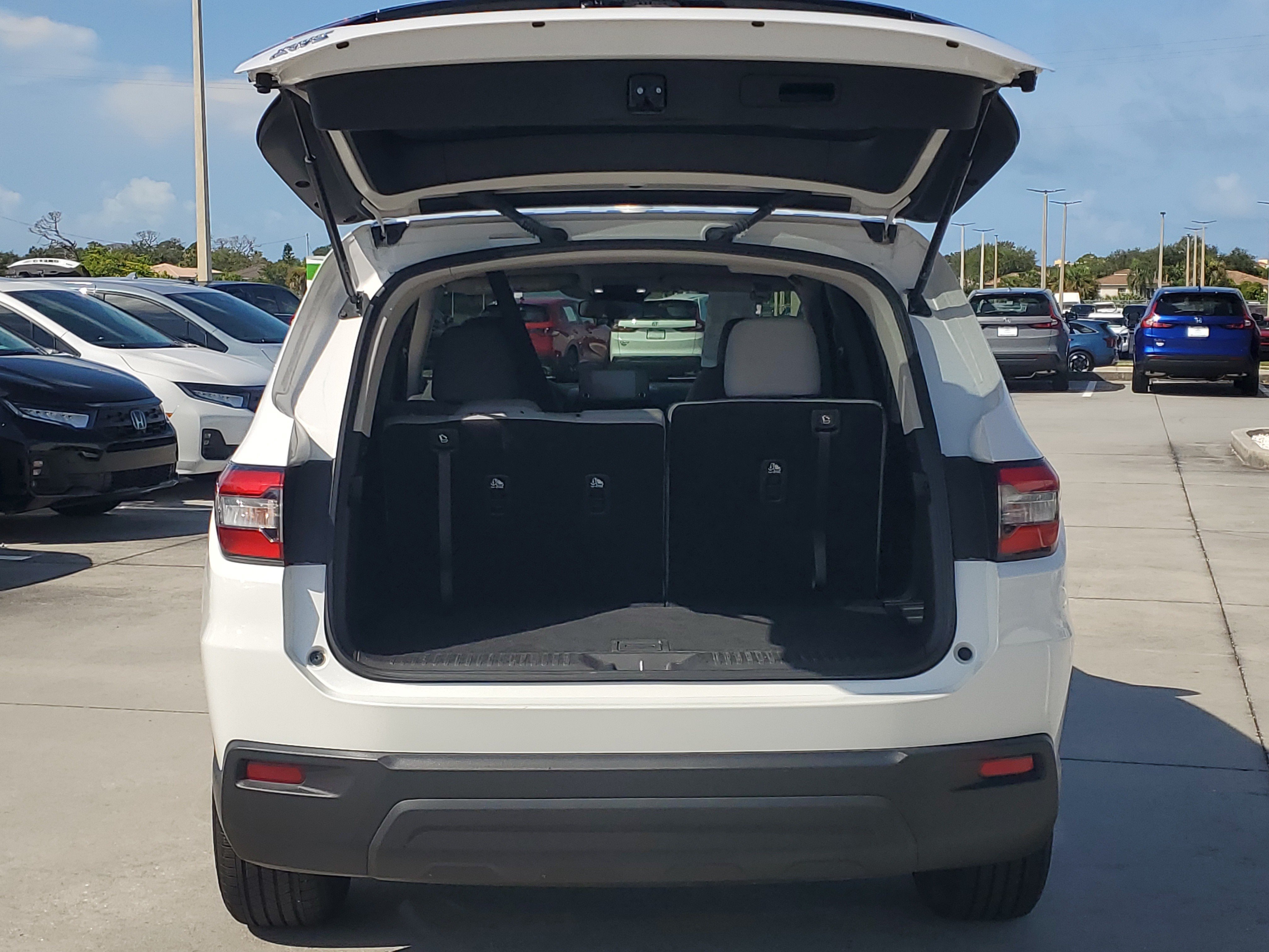 Used 2023 Honda Pilot LX image 9