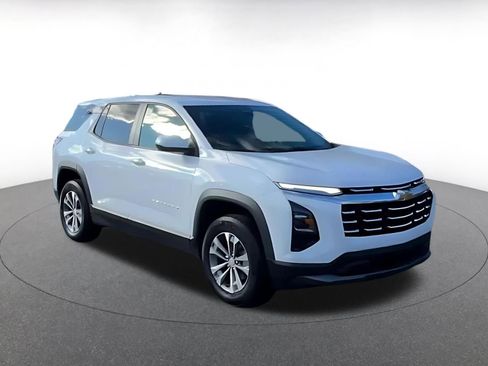 Used 2025 Chevrolet Equinox LT image 2