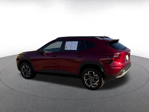 Used 2025 Chevrolet Trax LT image 9