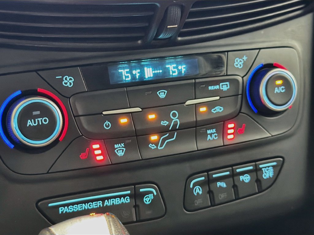 Used 2018 Ford Escape Titanium w/ Ford Safe & Smart Package AWD/4WD image 21