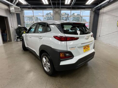 Used 2021 Hyundai Kona SE AWD/4WD image 3