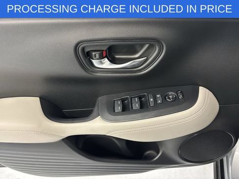 Used 2025 Honda HR-V LX image 5
