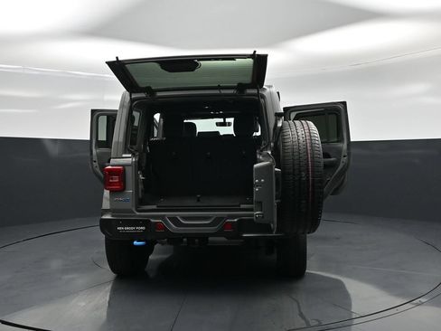 Used 2023 Jeep Wrangler Unlimited Sahara w/ Cold Weather Group AWD/4WD image 31