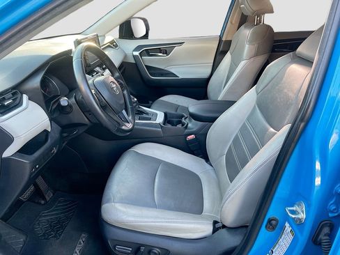 Used 2019 Toyota RAV4 XLE Premium image 20