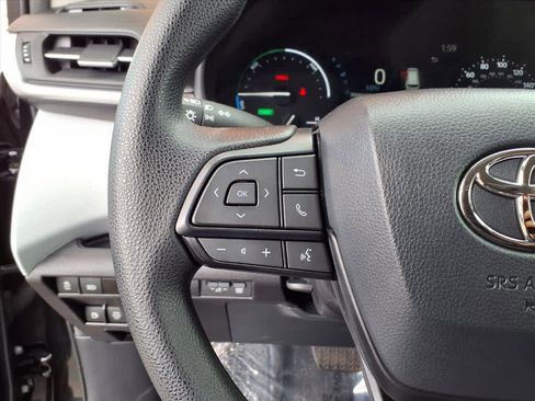 Certified 2025 Toyota Sienna LE FWD image 10