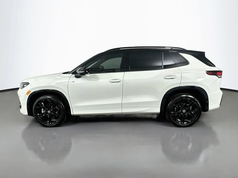 Used 2025 Volkswagen Tiguan SE R-Line AWD/4WD image 8