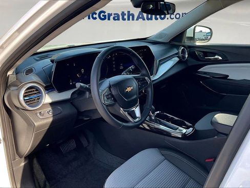 Used 2024 Chevrolet Trax LT w/ Driver Confidence Package image 16