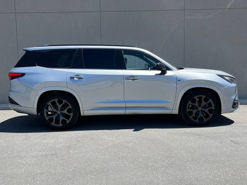 Used 2025 Lexus TX 500h AWD w/ Technology Package image 5