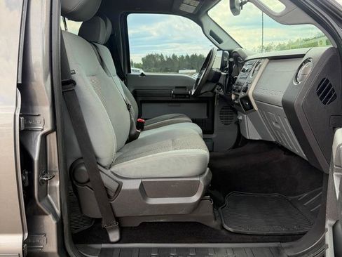 Used 2014 Ford F250 XLT w/ XLT Premium Package AWD/4WD image 16