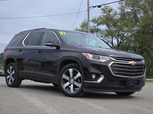 Used 2021 Chevrolet Traverse LT w/ LT Premium Package AWD/4WD image 2