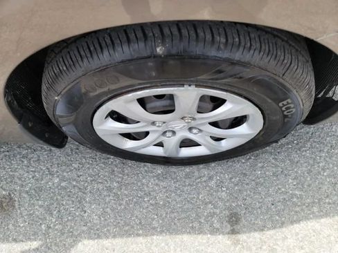 Used 2012 Hyundai Accent GLS FWD image 25