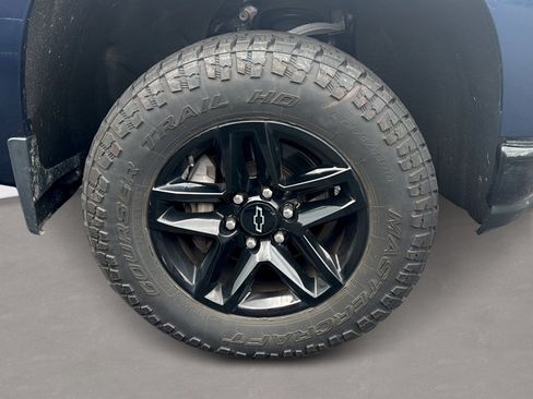 Used 2021 Chevrolet Silverado 1500 Custom Trail Boss w/ LPO, Dark Essentials Package AWD/4WD image 3