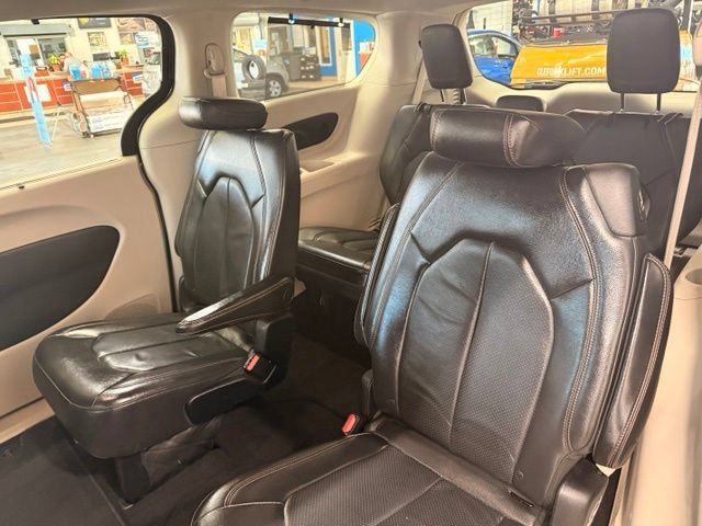 Used 2017 Chrysler Pacifica Touring-L Plus w/ Tire & Wheel Group FWD image 20