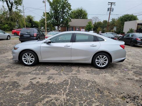 Used 2017 Chevrolet Malibu LT w/ Driver Confidence Package image 6