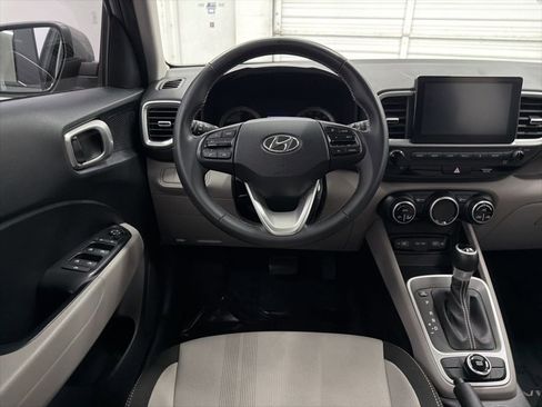 Used 2022 Hyundai Venue SEL image 22