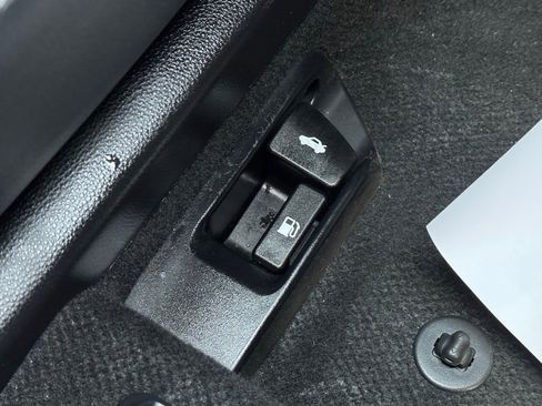 Certified 2025 Toyota Corolla LE image 31