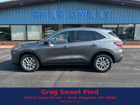 Used 2022 Ford Escape SE w/ Cold Weather Package AWD/4WD image 1