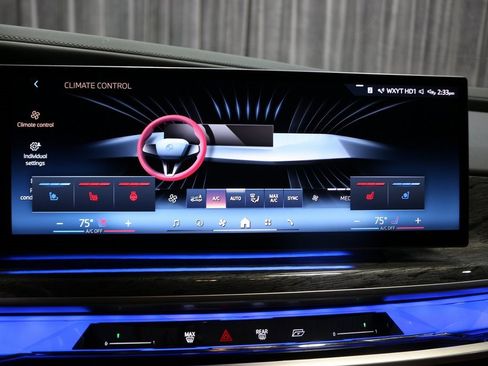 Used 2023 BMW 760i xDrive image 25