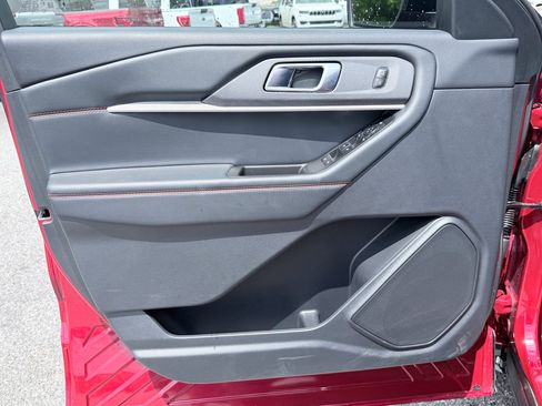 Used 2025 Ford Explorer ST-Line w/ ST-Line Street Pack AWD/4WD image 32