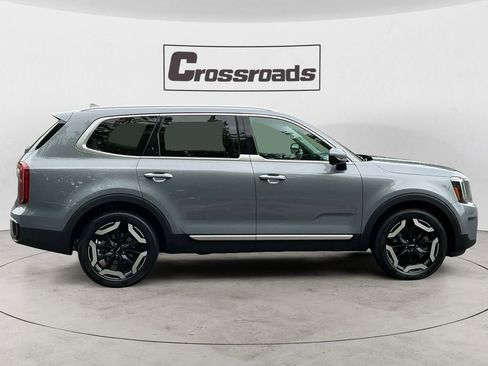 Used 2025 Kia Telluride S FWD image 6