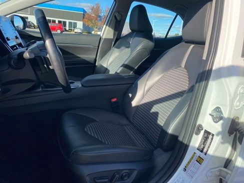 Used 2023 Toyota Camry SE image 14