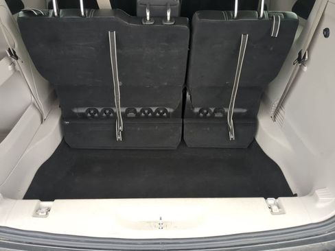 Used 2024 Chrysler Pacifica Touring-L FWD image 32