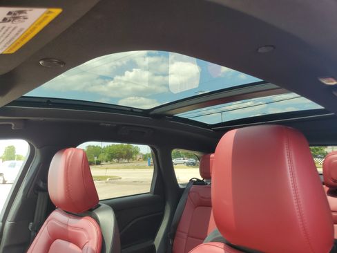 Certified 2023 Lincoln Corsair Reserve w/ Equipment Group 201A AWD/4WD image 11