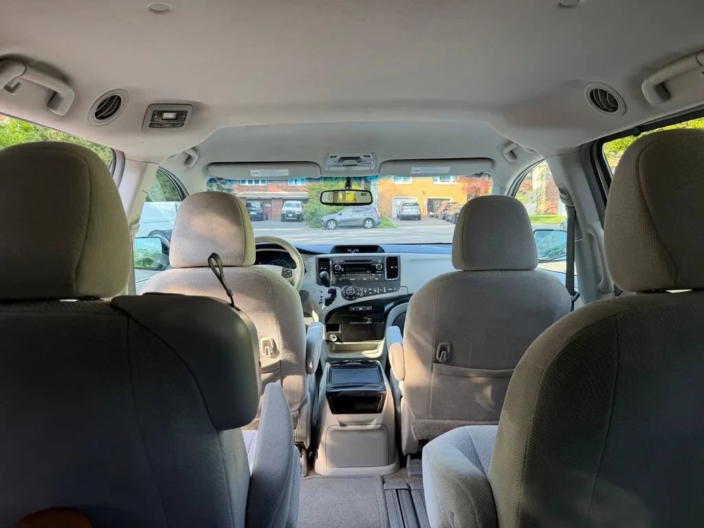 Used 2013 Toyota Sienna LE FWD image 25