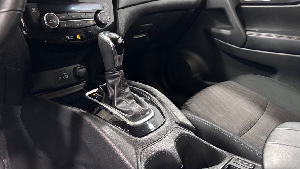 Used 2018 Nissan Rogue SV AWD/4WD image 15