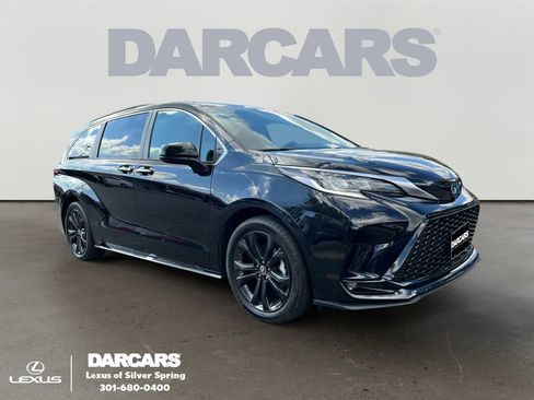 Used 2022 Toyota Sienna XSE image 1