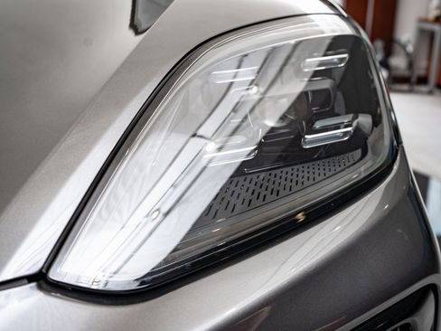 Used 2024 Porsche Cayenne image 15