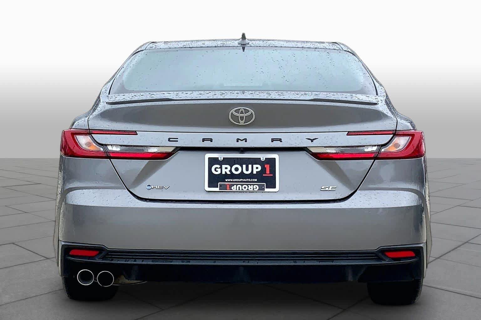 Used 2025 Toyota Camry SE FWD image 4