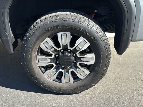 Used 2025 GMC Sierra 2500 Denali w/ Denali Reserve Package AWD/4WD image 10