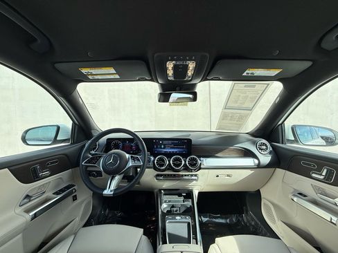 Used 2025 Mercedes-Benz GLB 250 image 6