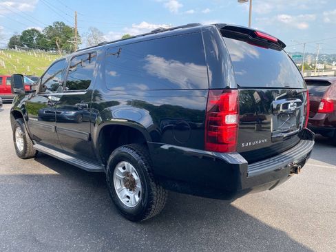 Used 2011 Chevrolet Suburban 2500 LS w/ Skid Plate Package AWD/4WD image 5