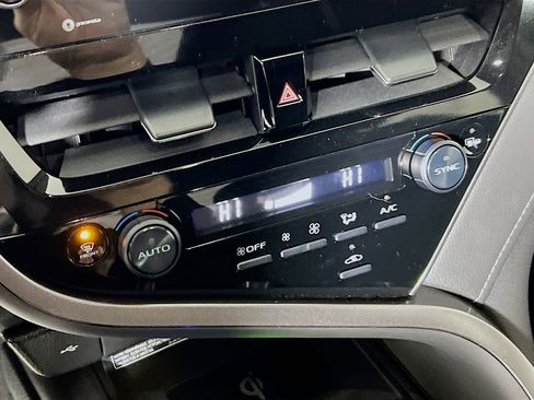 Used 2021 Toyota Camry XSE image 16