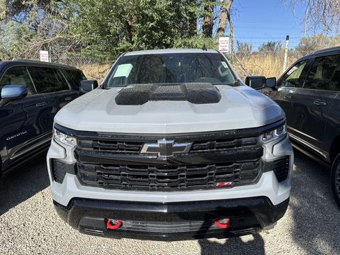 Used 2024 Chevrolet Silverado 1500 LT Trail Boss w/ Convenience Package II AWD/4WD image 4